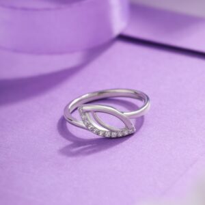 Elegant Silver Open-Leaf Ring – Grace in Every Curve